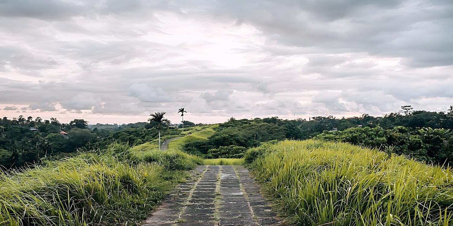 Sunset Road: When in Bali, one of the best cities for motorcycles, travel the Sunset Road (Jalan Sunset) southward, through Jimbaran, to the beautiful Bukit Peninsula then turn around and drive up the mountain and over the other side passing Kuta, Bedugul, Munduk and Lovina.