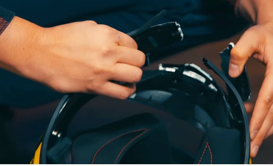 How to Check a Helmet's Quality: The 6 Key Pillars A chin bar breakage post-minor fall, underscoring subpar material selection.