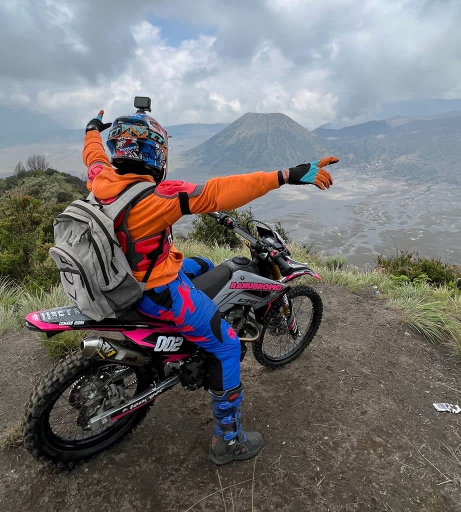 Taking in the awe-inspiring panoramic view of Mount Bromo on a pleasantly warm yet slightly chilly day, with the clouds enhancing its natural beauty.