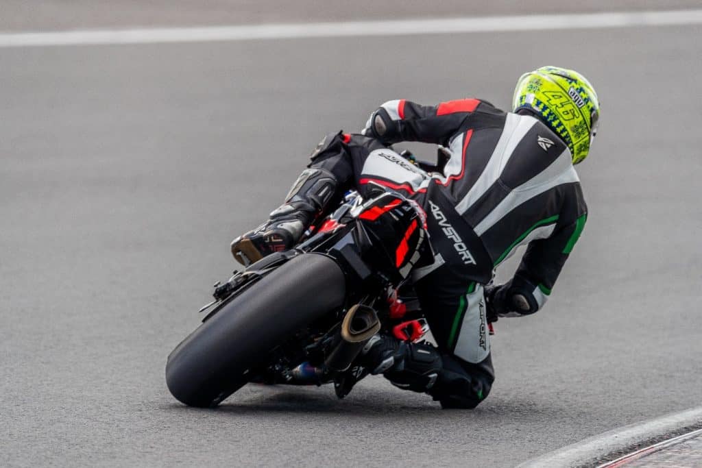 Optimizing Sportbike Riding: Active Techniques for Performance and Comfort