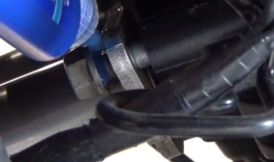 Applying copper paste to the collector union after removing the old exhaust for smoother future assembly/disassembly and to prevent incomplete soldering in high-temperature areas.