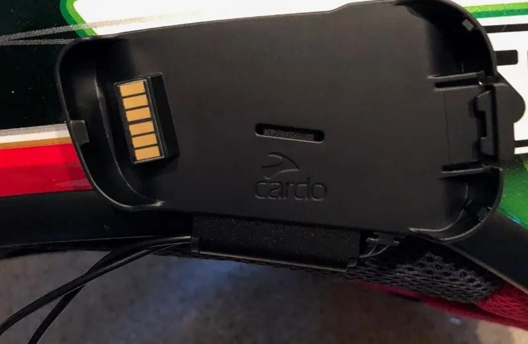 Cardo Packtalk Bold vs. Slim: Decoding 5 Differences in Comm Systems When installing the Packtalk Bold, you have two choices. The first option involves using the metal clip, which is inserted between the helmet’s outer shell and inner padding. Alternatively, the second choice is to utilize the glue plate, allowing you to mount the unit on the side of the helmet.