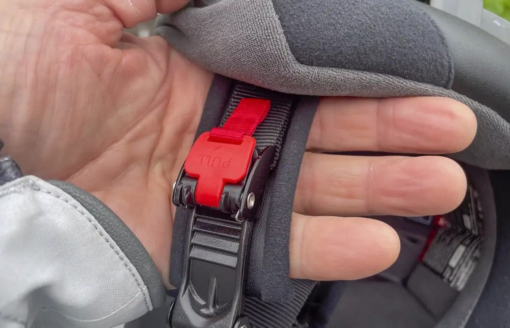 An adjustable micro-ratchet chin strap with reinforced design ensures a snug fit and quick release