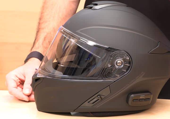 The Bluetooth 5.0 integrated communication system on the Sena Outrush R, offering 12-hour talk time and 2.5-hour charge time, similar to Sena 10 series—10C and 10S—upgraded from the flagship SMH10.