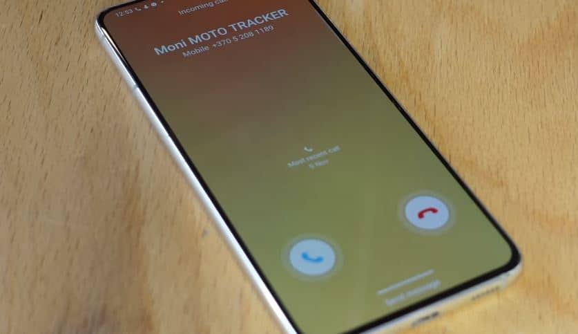 Monimoto alerts you of motorcycle movement with a call and push notification from the app (not via SMS!)