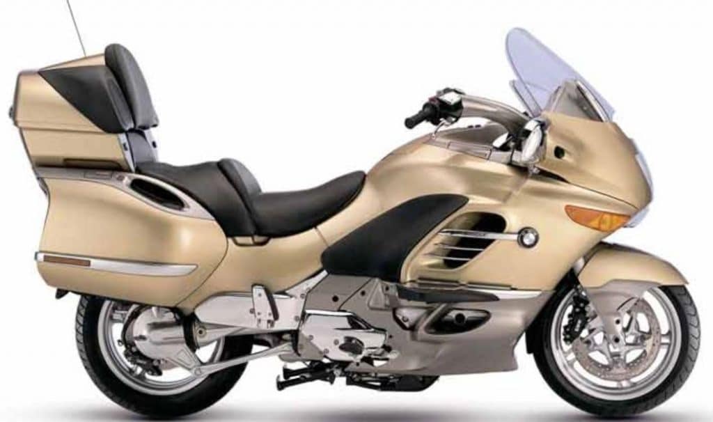 Which Heavyweight Motorcycles Have Reverse Gear? Top 6 Picks BMW motorcycle equipped with a standard Reverse Assist feature, ensuring effortless maneuvering and smooth backing up, making it easier to handle even in tight spaces.