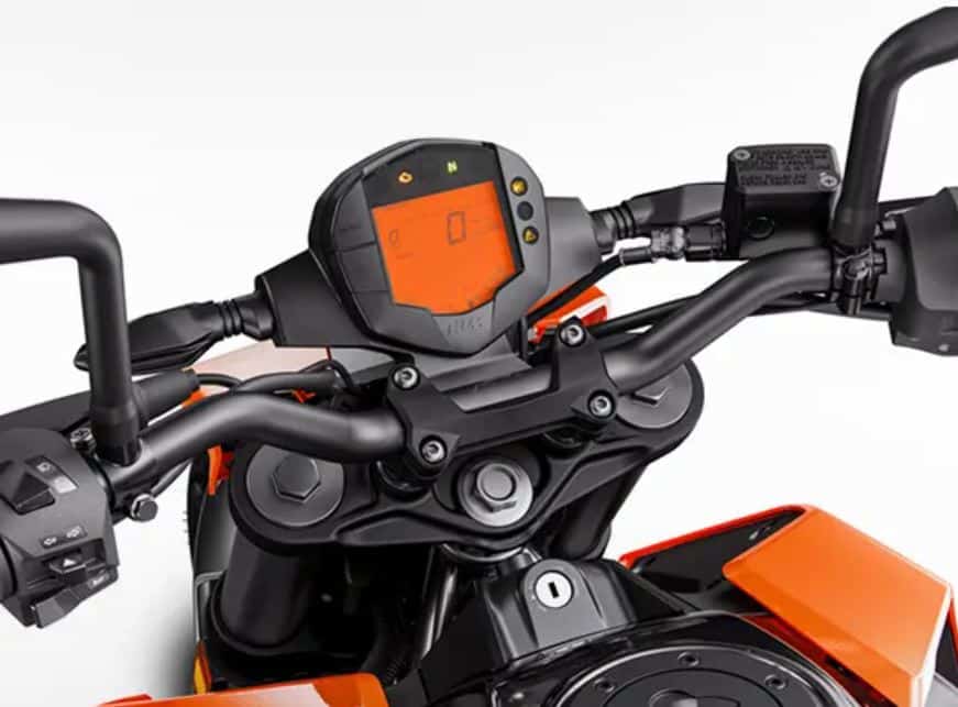 The 100% digital LCD display on this KTM motorcycle packs all the features you’d expect from a top-of-the-line ride, plus some extras that are a real treat. It even includes an RPM alert to signal the perfect moment to upshift, just like you’d find on factory street racing bikes.