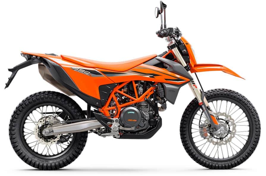 The 2024 KTM 690 ENDURO R's 910 mm seat offers three key benefits. First, its ergonomic shape and height enable smooth rider movement off-road. Second, it ensures comfort for covering distances between trails. Lastly, the new durable and grippy orange seat cover adds a striking look to this versatile machine.