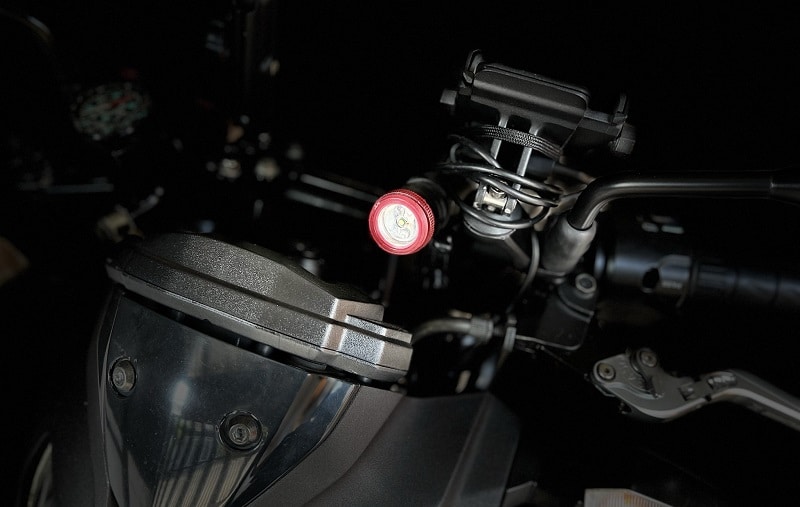 Understanding the Dangers of Riding and Driving in Thailand LED flasher Z250 (2)