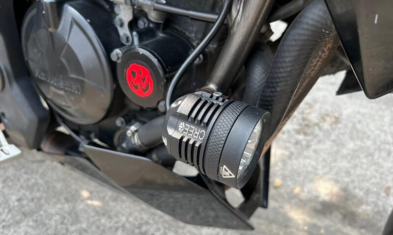 Understanding the Dangers of Riding and Driving in Thailand spotlight - z250