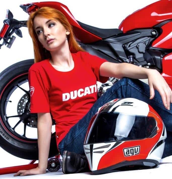 During a photoshoot, Alice showcases the flexibility of Kevlar as she curves her knees. The AGV GP-Tech Marco Simoncelli helmet rests on the floor beside her, while the Ducati motorcycle looms in the background. This image may initially seem unrelated, but it effectively demonstrates the Kevlar’s flexibility, a key property in its energy-absorbing capabilities that highlights its ability to provide ballistic resistance.