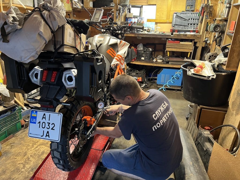 A proper setup session on my Tekken 250 in Ukraine transformed my highway stage from “back-destroying” to “firm but manageable.” 